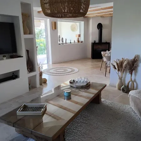 Beautiful Ibiza-style Vila *
