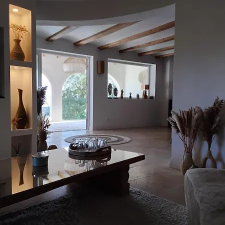 Vila Beautiful Ibiza-style *