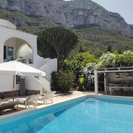 Vila Beautiful Ibiza-style *