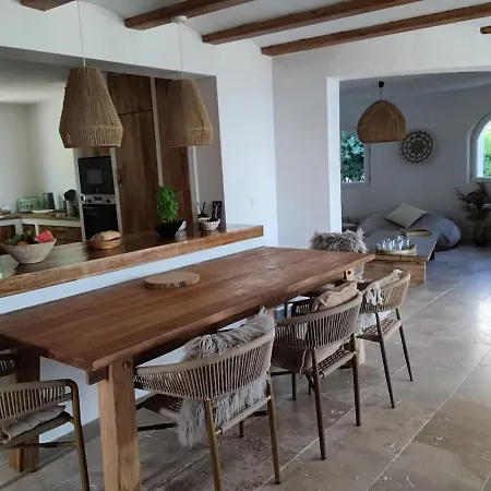 Vila Beautiful Ibiza-style *
